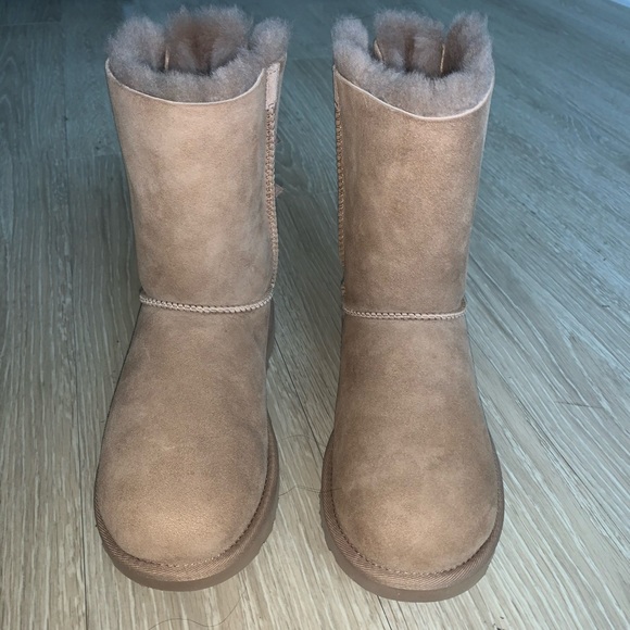 fawn colored uggs